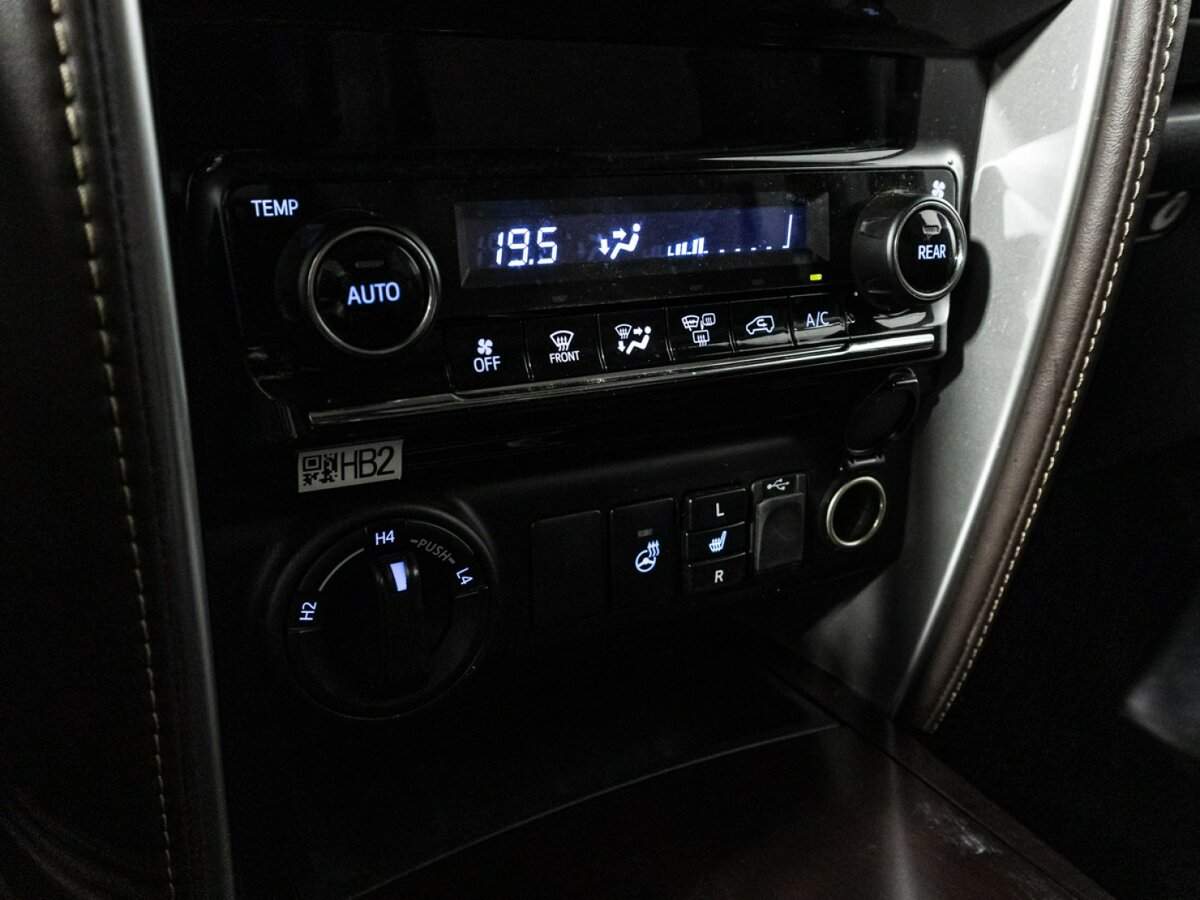 Купить Toyota Fortuner, 2017, 125 276 км, фото №13