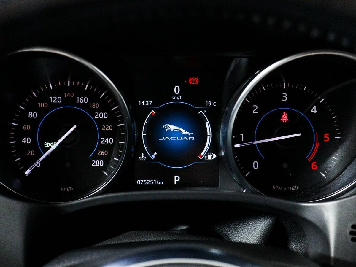 Купить Jaguar F-Pace, 2018, 75 250 км, фото №8