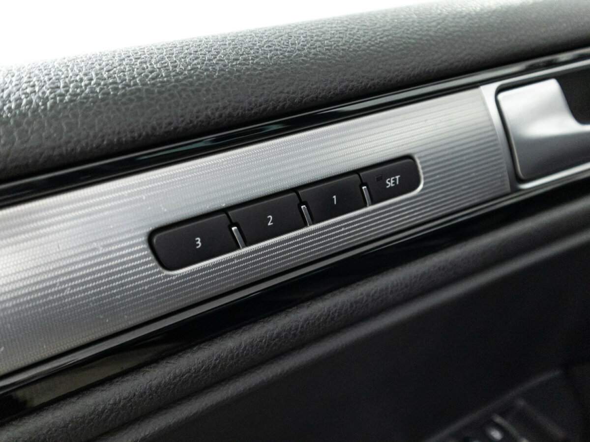Купить Volkswagen Touareg, 2016, 155 757 км, фото №17