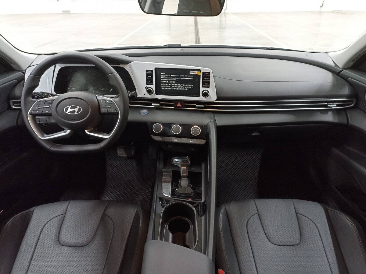 Купить Hyundai Elantra, 2023, 45 км, фото №14