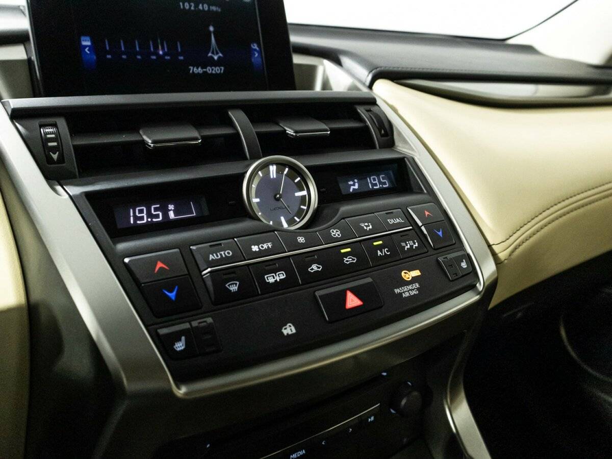 Купить Lexus NX 200, 2015, 79 839 км, фото №17