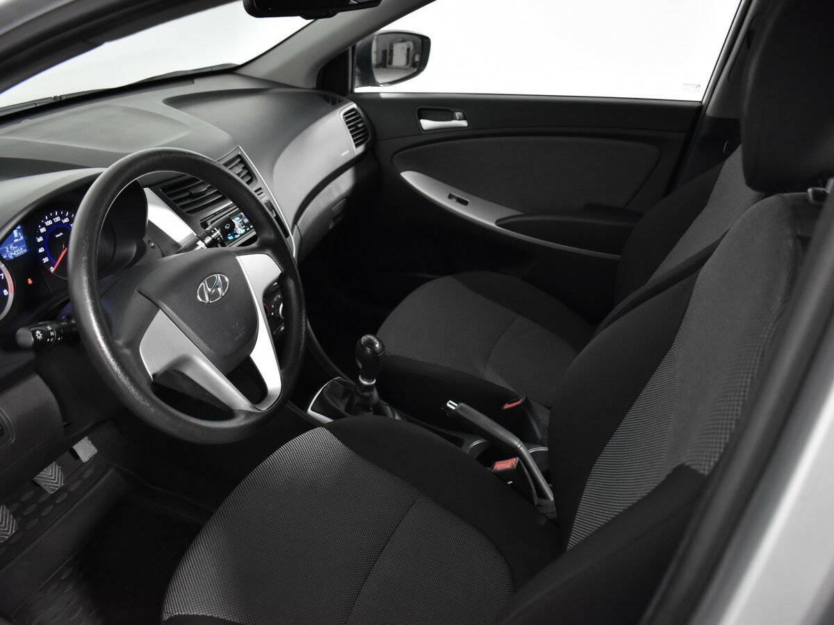 Купить Hyundai Solaris, 2011, 123 914 км, фото №9