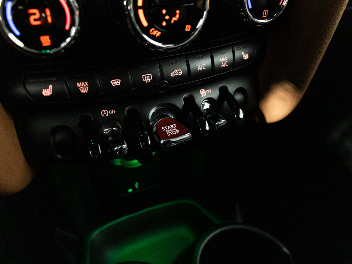 Купить Mini Hatch Cooper III (F55/F56) Рестайлинг, 2020, 33 369 км, фото №17