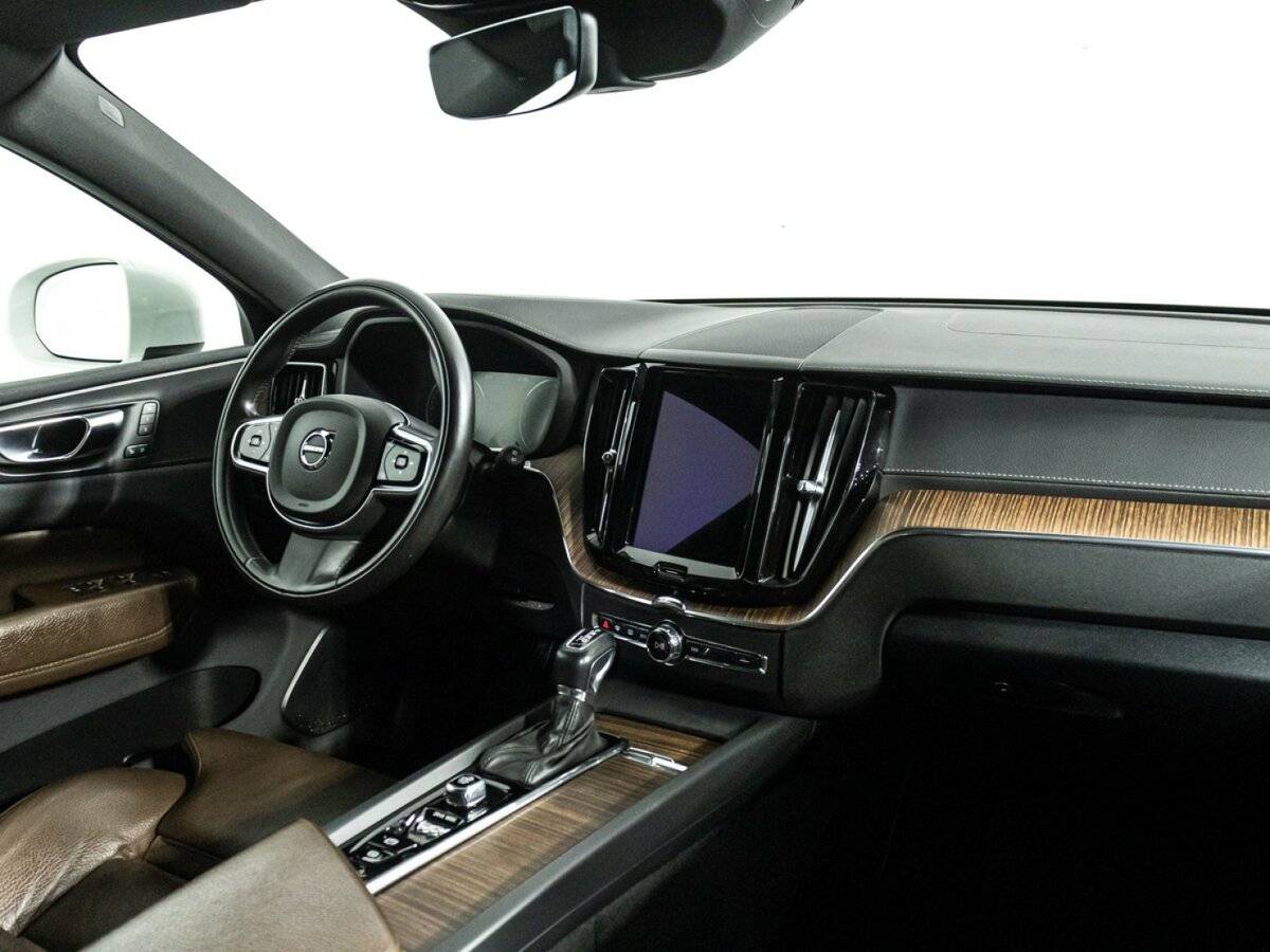 Купить Volvo XC60 II, 2020, 120 488 км, фото №7