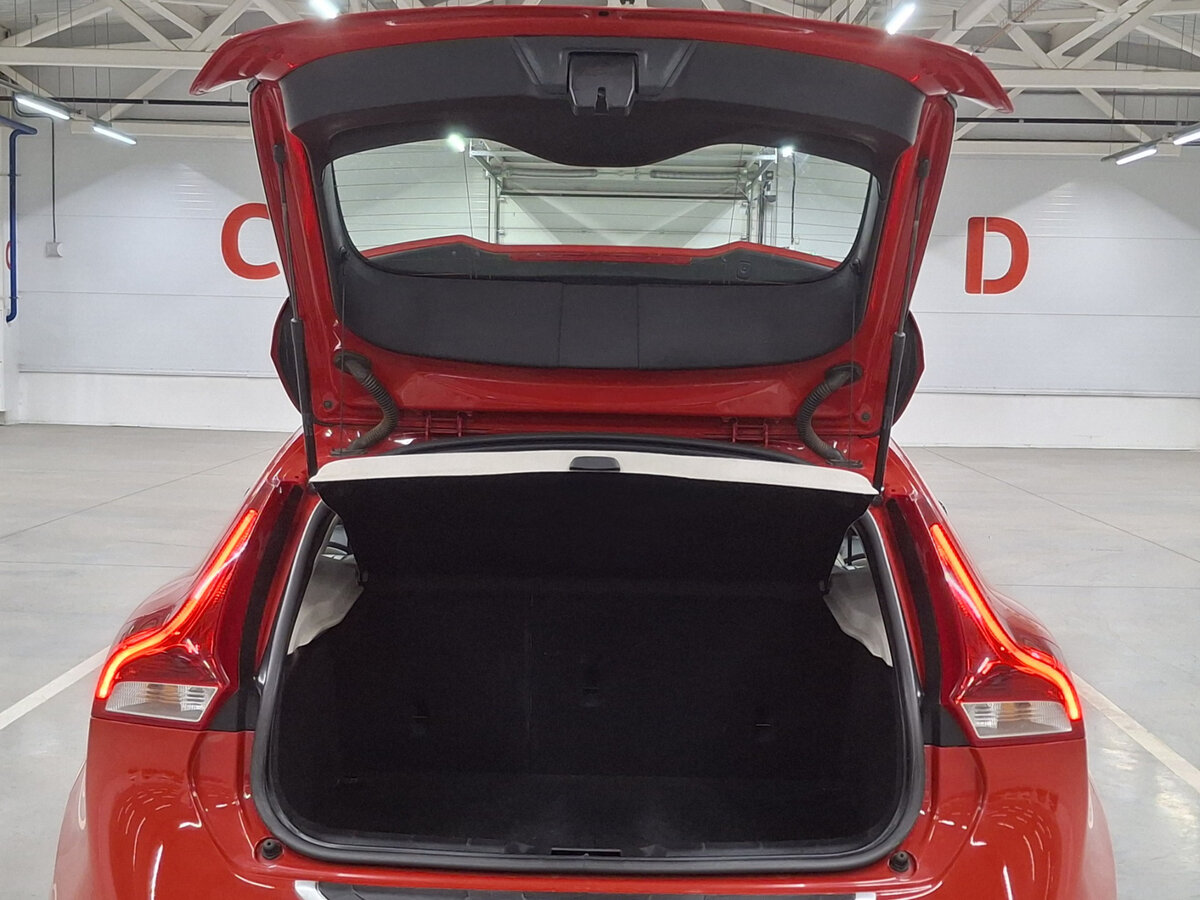 Купить Volvo V40 Cross Country I Рестайлинг, 2017, 133 679 км, фото №10