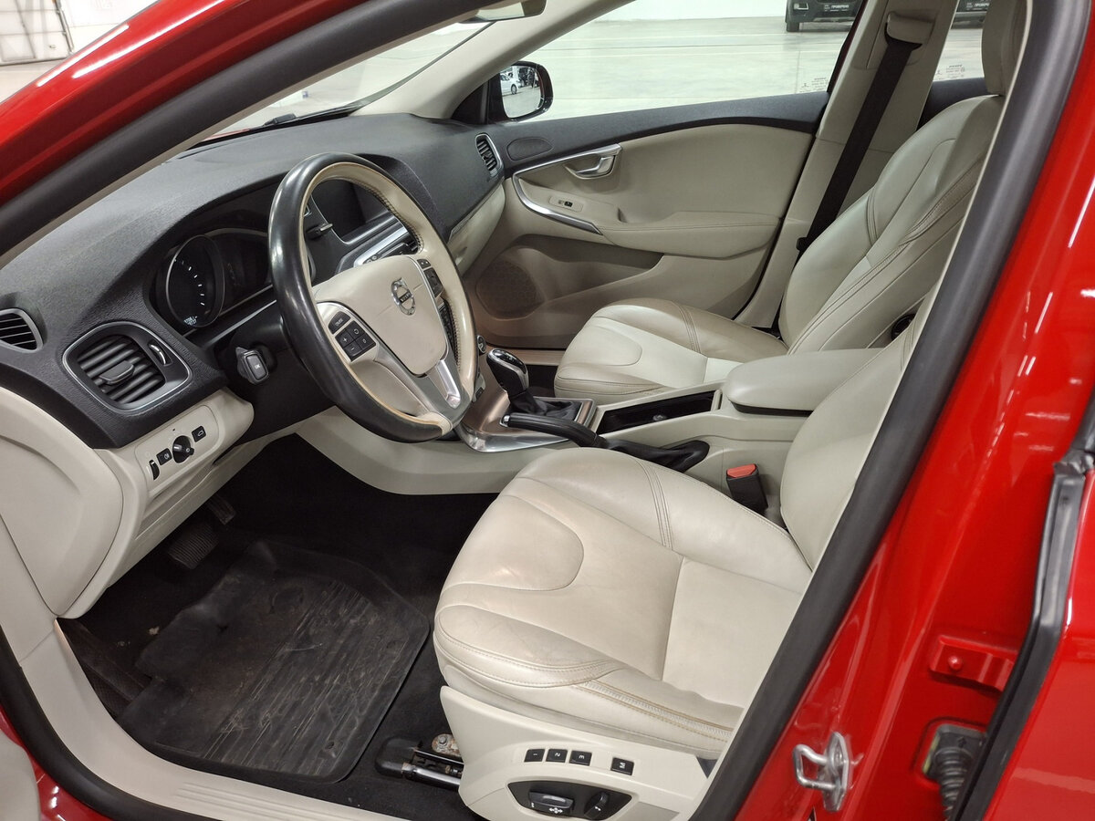 Купить Volvo V40 Cross Country I Рестайлинг, 2017, 133 679 км, фото №16