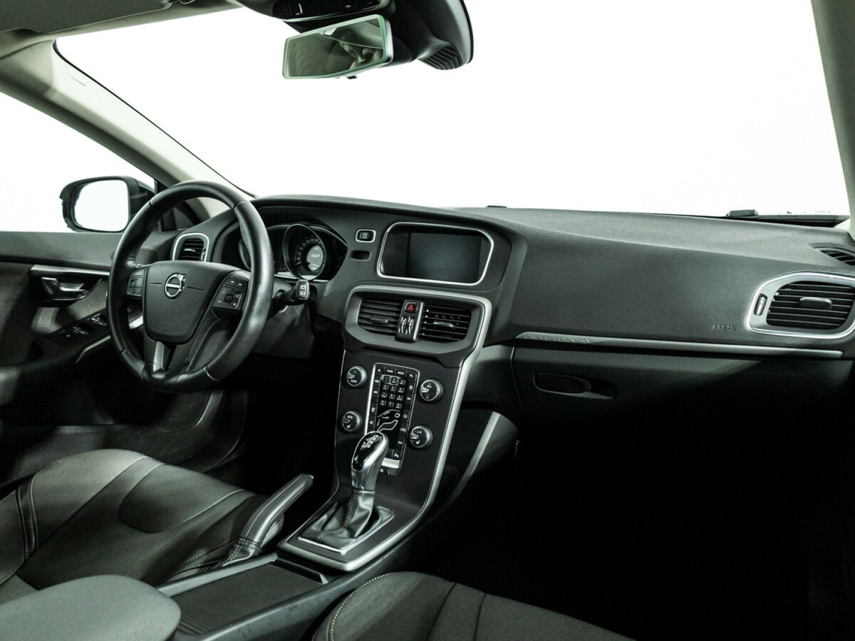 Купить Volvo V40 Cross Country I Рестайлинг, 2017, 45 000 км, фото №9